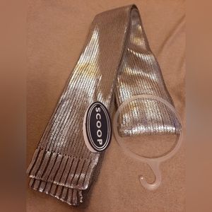 🇺🇲Scoop Silver Metalic on Grey Knit Scarf